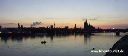 Abendd&auml;mmerung in K&ouml;ln